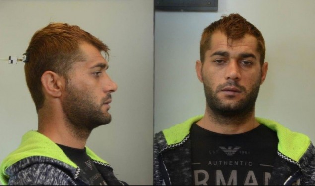 Αυτοί είναι οι Αλβανοί δολοφόνοι του Ζαφειρόπουλου - Σφαίρες, χειροβομβίδες,περούκες και ρούχα αστυνομικών βρήκε η ΕΛ.ΑΣ στο διαμέρισμα του συλληφθέντα - Φωτογραφία 2