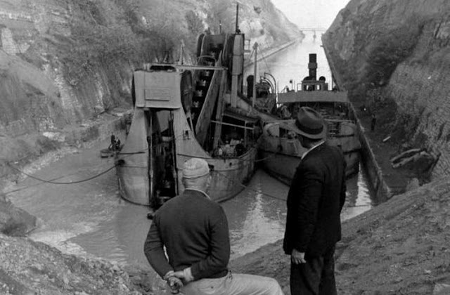 Σπάνιες φωτογραφίες από την διάνοιξη της Διώρυγας της Κορίνθου - Φωτογραφία 14