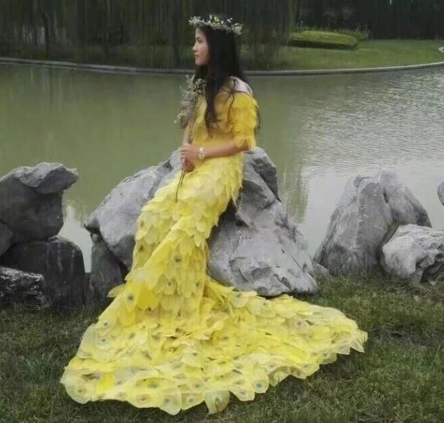 Κίνα: Φοιτητές δημιουργούν ένα μοναδικό φόρεμα...από 6.000 φύλλα! - Φωτογραφία 4