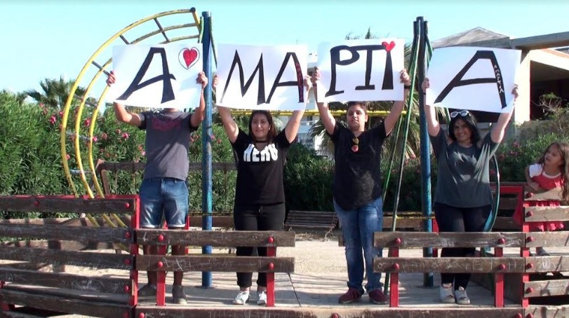 Αμαρτία: Οικογενειακή υπόθεση το βιντεοκλίπ Έλληνα τραγουδιστή [photos+video] - Φωτογραφία 1