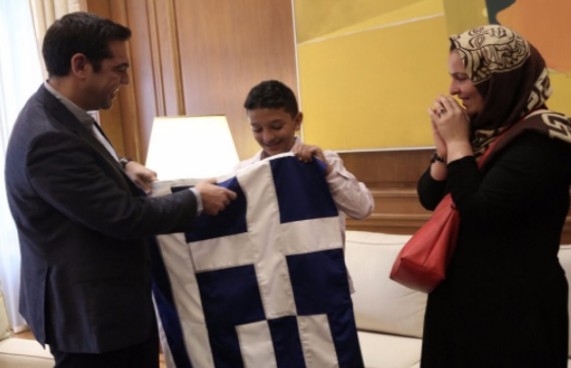 Ο Αμίρ κράτησε τελικά την ελληνική σημαία - Η συνάντηση με τον Τσίπρα στο Μαξίμου [photos] - Φωτογραφία 1