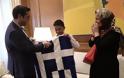 Μια ελληνική σημαία δώρισε ο Αλέξης Τσίπρας στον Αμίρ - Φωτογραφία 1
