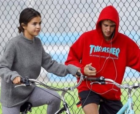 Η μαμά του Justin Bieber μόλις επιβεβαίωσε την επανασύνδεση του με την Selena Gomez [photos] - Φωτογραφία 1