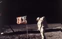 Τα πιο περίεργα αντικείμενα που άφησαν οι άνθρωποι στη Σελήνη - Από νυχοκόπτη μέχρι οικογενειακή φωτογραφία [photos+video] - Φωτογραφία 3