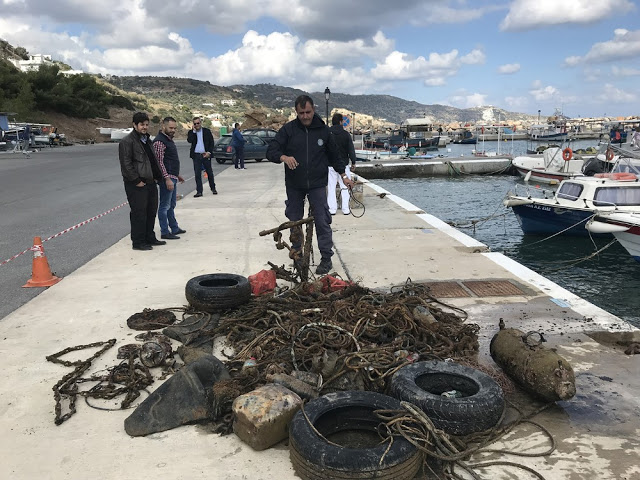 Είχαν μετατρέψει τον βυθό του λιμανιού σε απέραντο… σκουπιδότοπο - Φωτογραφία 2