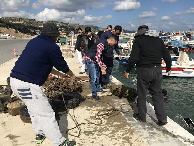 Είχαν μετατρέψει τον βυθό του λιμανιού σε απέραντο… σκουπιδότοπο - Φωτογραφία 5