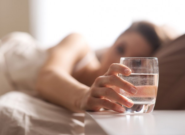 Τι μπορεί να μας προσφέρει ένα ποτήρι νερό με άδειο στομάχι κάθε πρωί; - Φωτογραφία 1