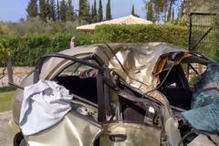Παραβόλα:Οδηγός είχε Άγιο-Παρέσυρε τα πάντα στην πορεία του, έκοψε στύλο της ΔΕΗ, έκανε άλμα 20 μέτρων και βγήκε με γρατσουνιές!(ΔΕΙΤΕ ΦΩΤΟ)
