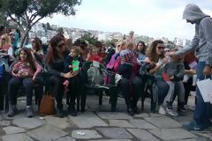 Χαλκίδα: Δεκάδες μαμάδες θήλασαν δημόσια τα μωρά τους (ΦΩΤΟ)
