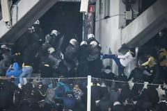 ΑΕΚ - ΠΑΟΚ 1-0: Επεισόδια και δακρυγόνα στο ΟΑΚΑ (ΦΩΤΟ)