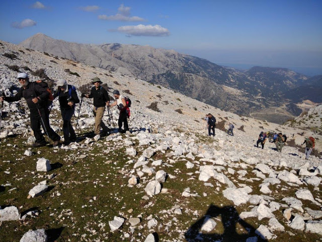 ΣΥΛΛΟΓΟΣ ΚΟΜΠΩΤΗΣ ΚΑΙ ΟΡΕΙΒΑΤΙΚΟΣ ΑΓΡΙΝΙΟΥ: Ανάβαση στην κορυφή ΜΠΟΥΜΣΤΟΣ στο επιβλητικό βουνό των Ακαρνανικών (ΦΩΤΟ) - Φωτογραφία 3
