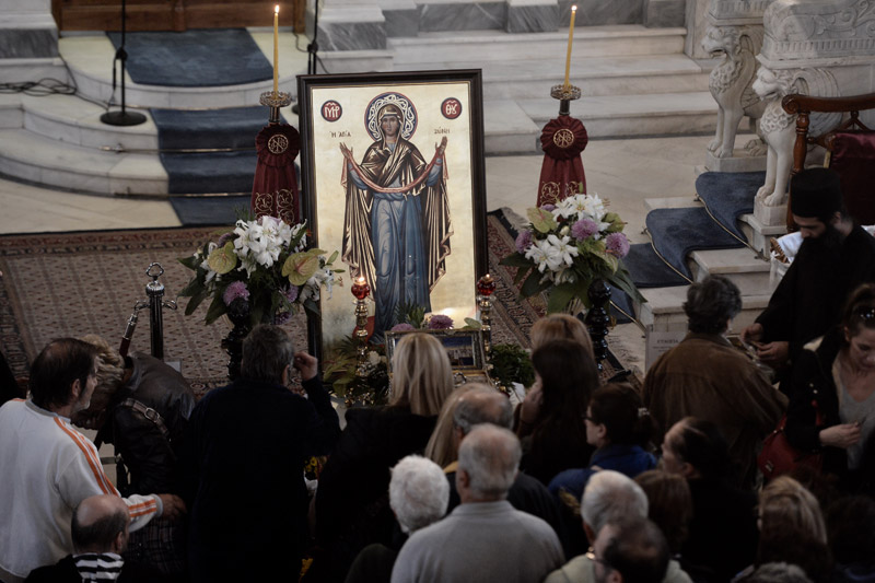 «Λαοθάλασσα» στη Νέα Ιωνία για να προσκυνήσουν την Αγία Ζώνη - Φωτογραφία 5