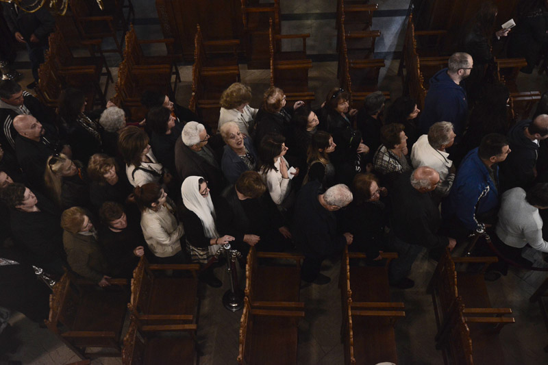 «Λαοθάλασσα» στη Νέα Ιωνία για να προσκυνήσουν την Αγία Ζώνη - Φωτογραφία 7