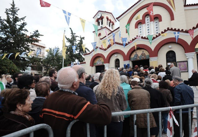 «Λαοθάλασσα» στη Νέα Ιωνία για να προσκυνήσουν την Αγία Ζώνη [photos] - Φωτογραφία 2