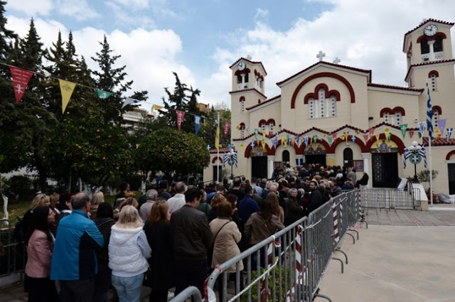 «Λαοθάλασσα» στη Νέα Ιωνία για να προσκυνήσουν την Αγία Ζώνη [photos] - Φωτογραφία 3