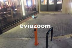 Χαλκίδα: Αστυνομικός τα έτσουξε, ξήλωσε την μπάρα και τώρα θα την πληρώσει