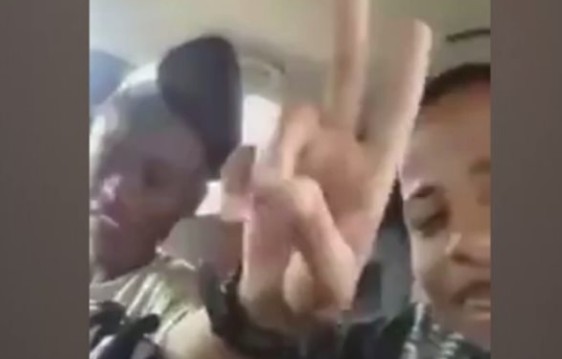 Βίντεο-σοκ: Η στιγμή που έφηβοι ντίλερ ναρκωτικών μεταδίδουν τον θάνατό τους στο Facebook - Προσοχή - Εξαιρετικά σκληρές εικόνες - Φωτογραφία 1