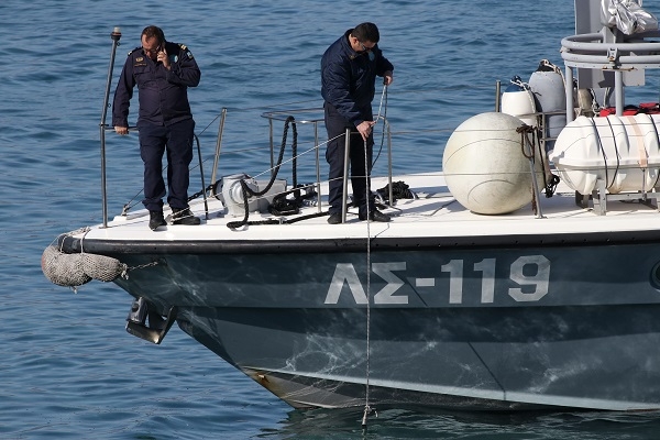 Κρήτη: Δελφίνι έκανε την βόλτα του στον Καράβολα - Φωτογραφία 6