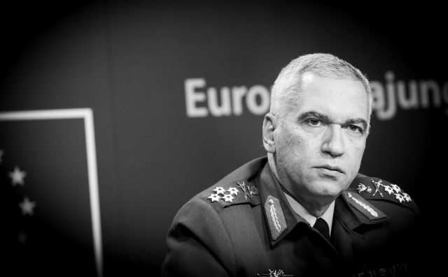 Κωσταράκος τέλος και από την στρατιωτική επιτροπή της ΕΕ – Ποιος τον διαδέχεται - Φωτογραφία 1