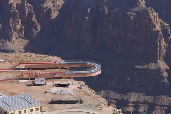 Η εντυπωσιακή γυάλινη γέφυρα πάνω από το Grand Canyon! - Φωτογραφία 6
