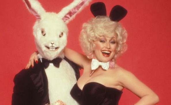 Η φωτογράφιση της Ντόλι Πάρτον ως κουνελάκι του Playboy. Γιατί προκάλεσε σάλο - Φωτογραφία 1