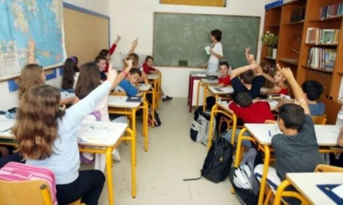 Σοκ στο Παλαιό Φάληρο: Τιμωρία σκάνδαλο σε 9χρονο μαθητή- «Δώστε του μερικά χαστούκια…» - Φωτογραφία 1