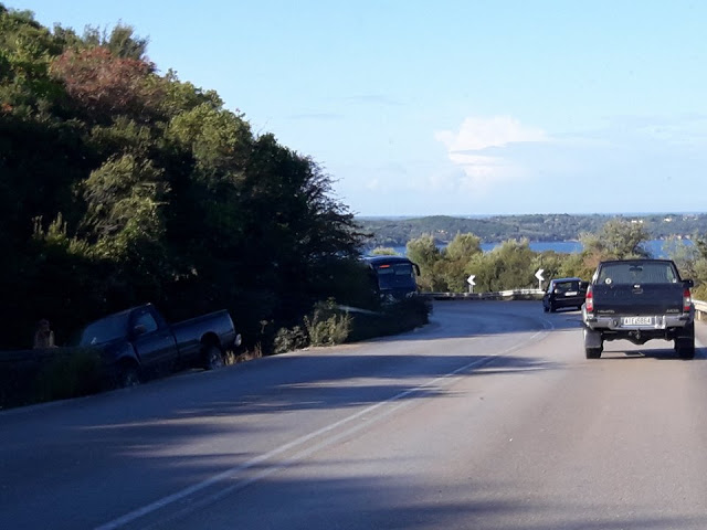 ΑΓΡΟΤΙΚΟ όχημα ξέφυγε απο την πορεία του και έπεσε σε Χαντάκι στη ΒΟΝΙΤΣΑ (ΦΩΤΟ: Στέλλα Λιάπη) - Φωτογραφία 4