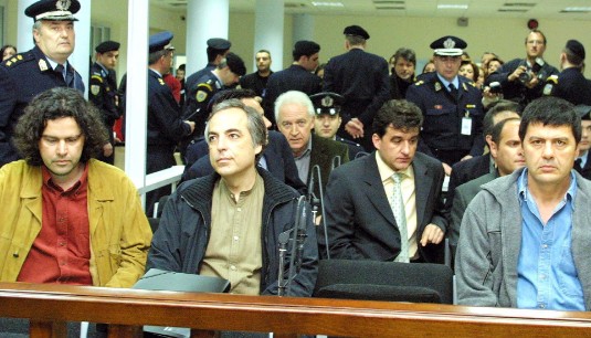 Δημήτρης Κουφοντίνας: Αυτές είναι οι δολοφονίες για τις οποίες καταδικάστηκε - Φωτογραφία 4