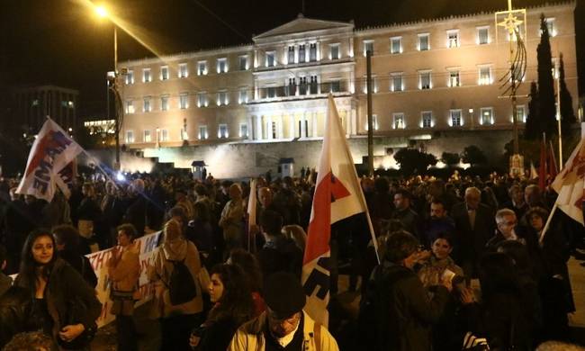Συλλαλητήριο του ΠΑΜΕ στο Σύνταγμα – Απροσπέλαστο το κέντρο της Αθήνας - Φωτογραφία 1