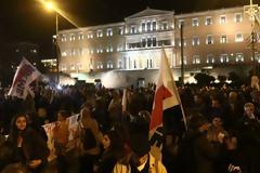 Συλλαλητήριο του ΠΑΜΕ στο Σύνταγμα – Απροσπέλαστο το κέντρο της Αθήνας