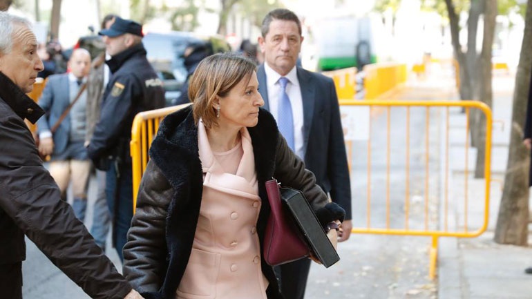 Ελεύθερη με εγγύηση 150.000 ευρώ η πρόεδρος του καταλανικού κοινοβουλίου - Φωτογραφία 1