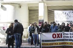 Συγκέντρωση νοσοκομειακών γιατρών στο υπουργείο Υγείας