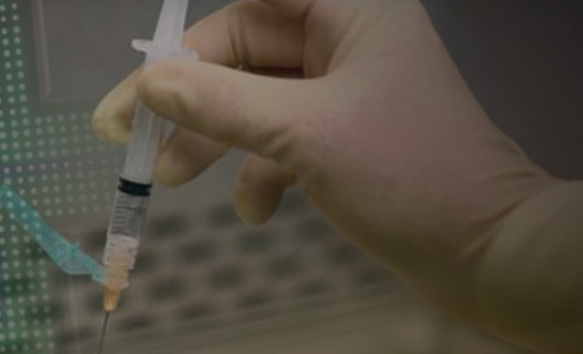 Συρρέουν οι Ηρακλειώτες στα φαρμακεία για το αντιγριπικό εμβόλιο - Φωτογραφία 1