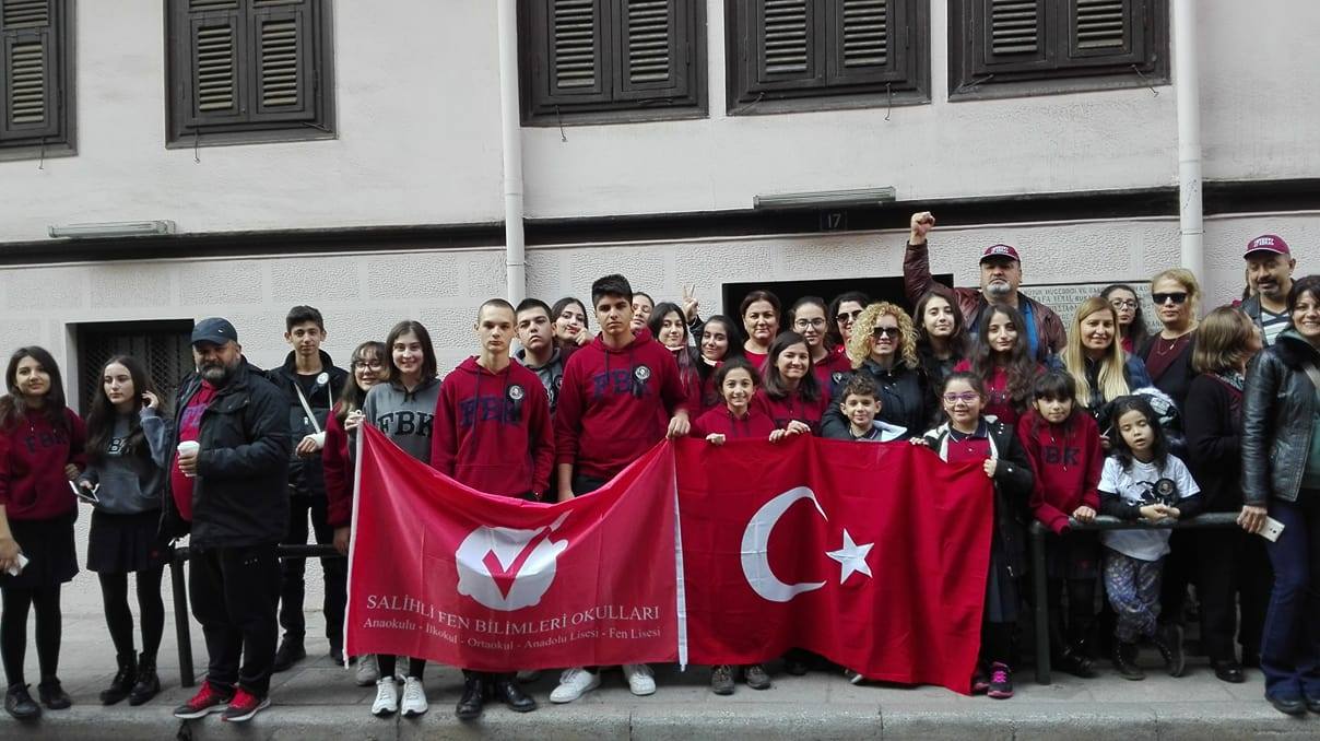 Θεσσαλονίκη: Κοσμοσυρροή στο τούρκικο προξενείο για την επέτειο θανάτου του Ατατούρκ - Φωτογραφία 1