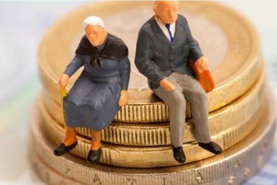 Συντάξεις: Νέο σοκ για τους συνταξιούχους – Ποιοι θα δουν μειώσεις έως και 18% - Φωτογραφία 1