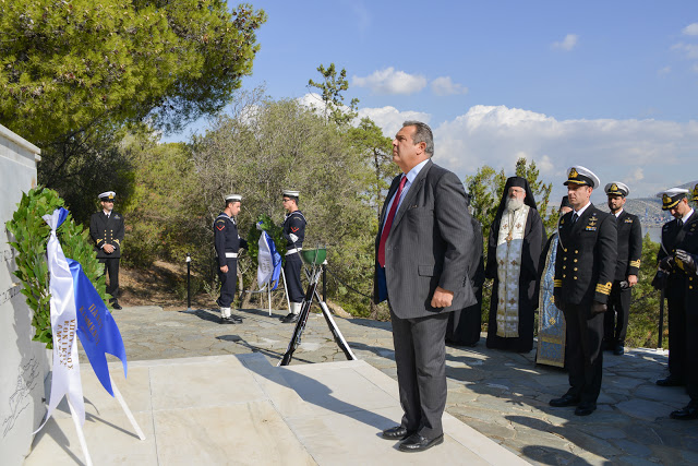 Παρουσία ΥΕΘΑ Πάνου Καμμένου στο μνημόσυνο για τους πεσόντες του Πολεμικού Ναυτικού - Φωτογραφία 4