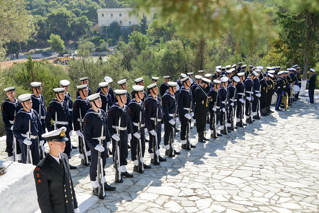 Παρουσία ΥΕΘΑ Πάνου Καμμένου στο μνημόσυνο για τους πεσόντες του Πολεμικού Ναυτικού - Φωτογραφία 9