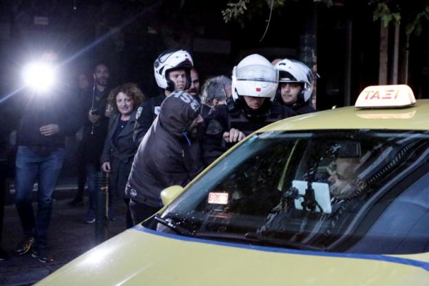 Απίστευτες σκηνές στην Ευελπίδων: Η αστυνομία εκπόνησε σχέδιο διαφυγής του δολοφόνου της 32χρονης (Video) - Φωτογραφία 1