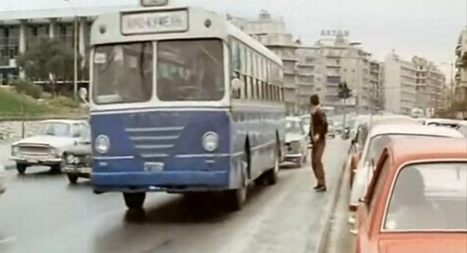 Αθήνα 1971 - Γιατί αυτός ο άνδρας είναι κρεμασμένος από το τρόλεϊ; - Φωτογραφία 3