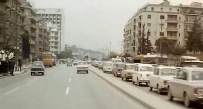 Αθήνα 1971 - Γιατί αυτός ο άνδρας είναι κρεμασμένος από το τρόλεϊ; - Φωτογραφία 4