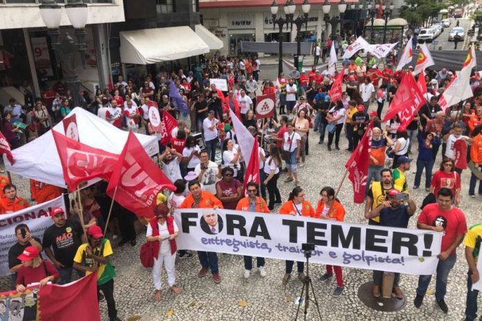 Βραζιλία: Χιλιάδες διαδηλωτές κατά της λιτότητας και του Τεμέρ στο Σάο Πάολο - Φωτογραφία 1