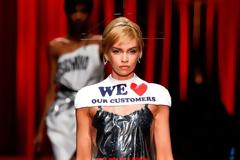 Moschino  Φόρεμα-Τιμή 640€