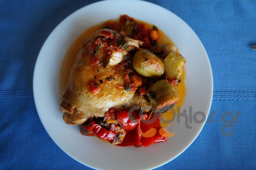Η συνταγή της Ημέρας: Κοτόπουλο κοκκινιστό με λαχανικά - Φωτογραφία 1