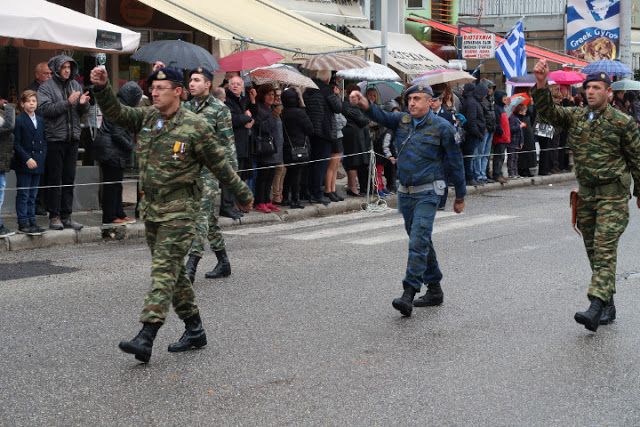 Η στρατιωτική παρέλαση για την απελευθέρωση της Καστοριάς (σειρά φωτογραφιών – βίντεο) - Φωτογραφία 1