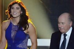 Η Χόουπ Σόλο κατηγορεί τον πρώην Πρόεδρο της FIFA ότι της έπιασε τα… οπίσθια