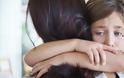 Φόβος αποχωρισμού - εγκατάλειψης: Πώς να βοηθήσετε τα παιδιά να τον αντιμετωπίσουν