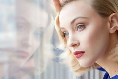 H νέα ξανθιά αγαπημένη του Hollywood είναι η Sarah Gadon