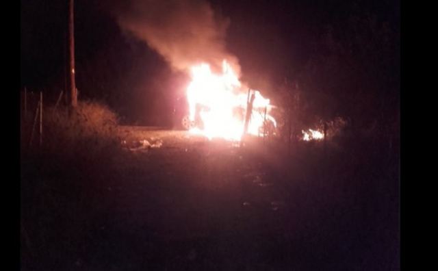 «Από τύχη είμαι καλά...»: Πάλεψε με τις φλόγες στέλεχος της Περιφέρειας Στερεάς όταν λαμπάδιασε ξαφνικά το αυτοκίνητο του - Φωτογραφία 1