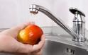 Η επιστήμη μίλησε: Αυτός είναι ο καλύτερος τρόπος για να πλένετε τα μήλα