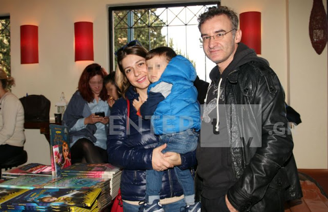Νίκος Ορφανός: Με την σύζυγό του και τον γιο του σε παρουσίαση βιβλίου - Φωτογραφία 2